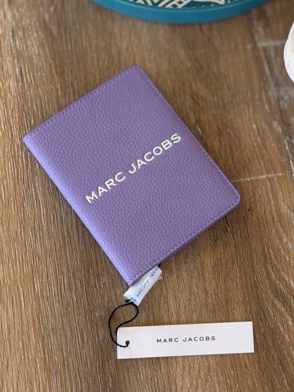✨ Marc Jacobs Pebbled Leather Passport Holder – lilac